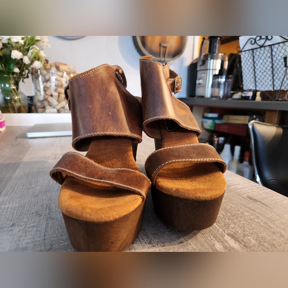 Brown leather wedges size 9m